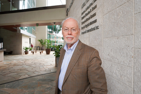 Phil Sharp standing next to the MIT Biology building