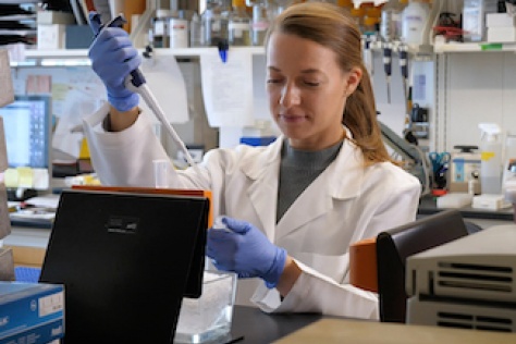 Jette Lengefeld in the lab